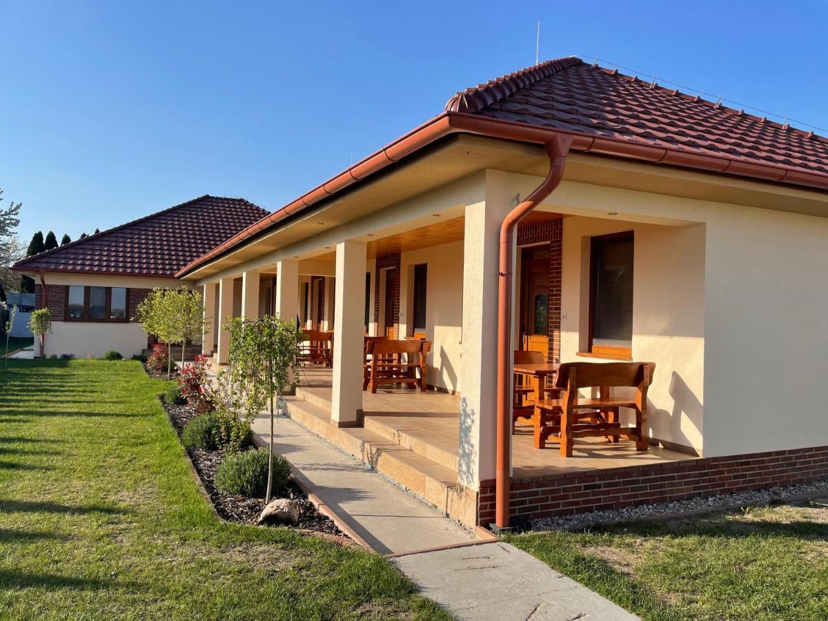 Nero Apartman Velky Meder Exterior photo